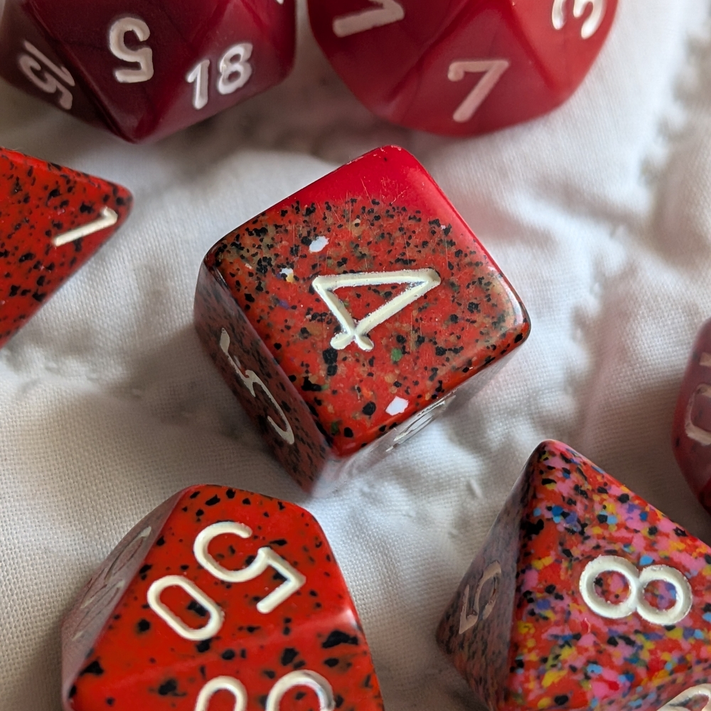 Chessex Red Dice Set Dungeon And Dragons Or AD&D Pathfinder 7 Die Mixed Patterns - Picture 4 of 12